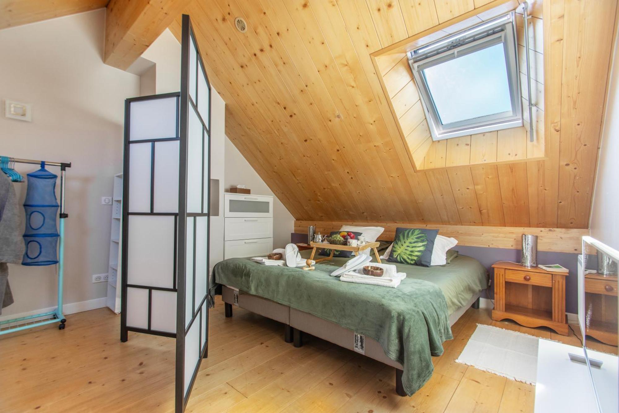 Étiolles Chalet Like Upstairs Private Suite מראה חיצוני תמונה