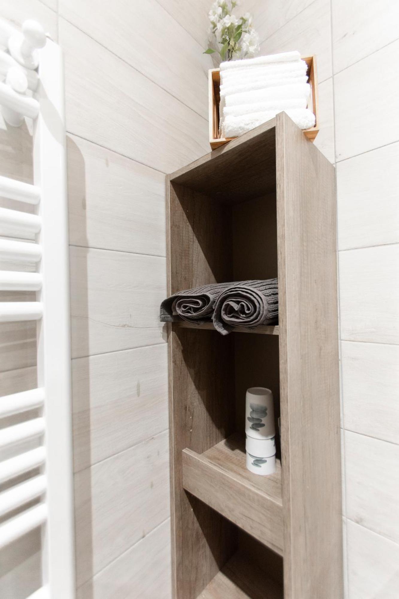 Étiolles Chalet Like Upstairs Private Suite מראה חיצוני תמונה